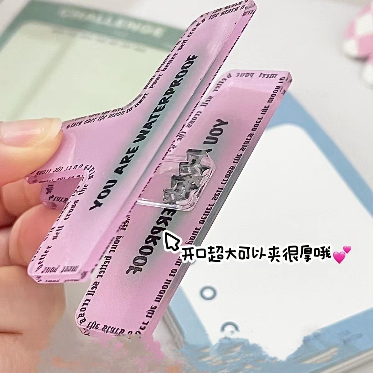 분홍색 글자