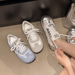 大きいサイズの女性の靴 41-43 ファットフットメッシュ通気性フォレストシューズ女性の夏多用途学生白靴ソフトソール Dexun 靴