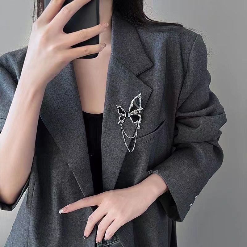 Mariposa negra borla broche de metal hembra Otoño e Invierno ins dulce fresco de alta gama traje ramillete nicho de alta calidad joyería