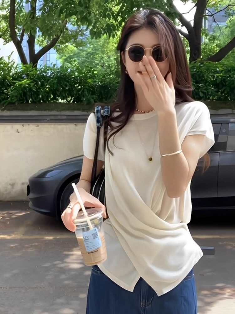 Áo thun nữ tay ngắn cổ tròn chất liệu sợi mát phối quai chéo bất đối xứng — sọc đen