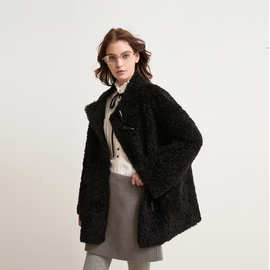 2025秋冬新款环保羊羔毛慵懒宽松复古牛角扣皮毛一体毛毛外套女装