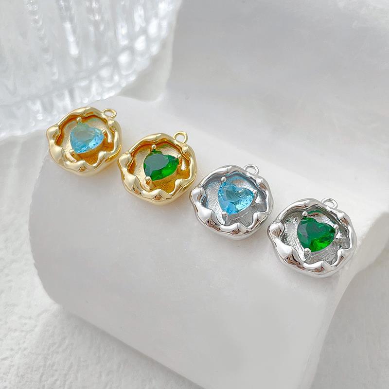 5g Weight 18K Gold Plated Plating Material Zircon Inlay Material Charms, Jewelry Accessories Classification 1 Piece Quantity Copper Material Heart Shape Pattern Plating, Inlay Design Retro Style 1 Piece Copper Zircon Heart Shape 3