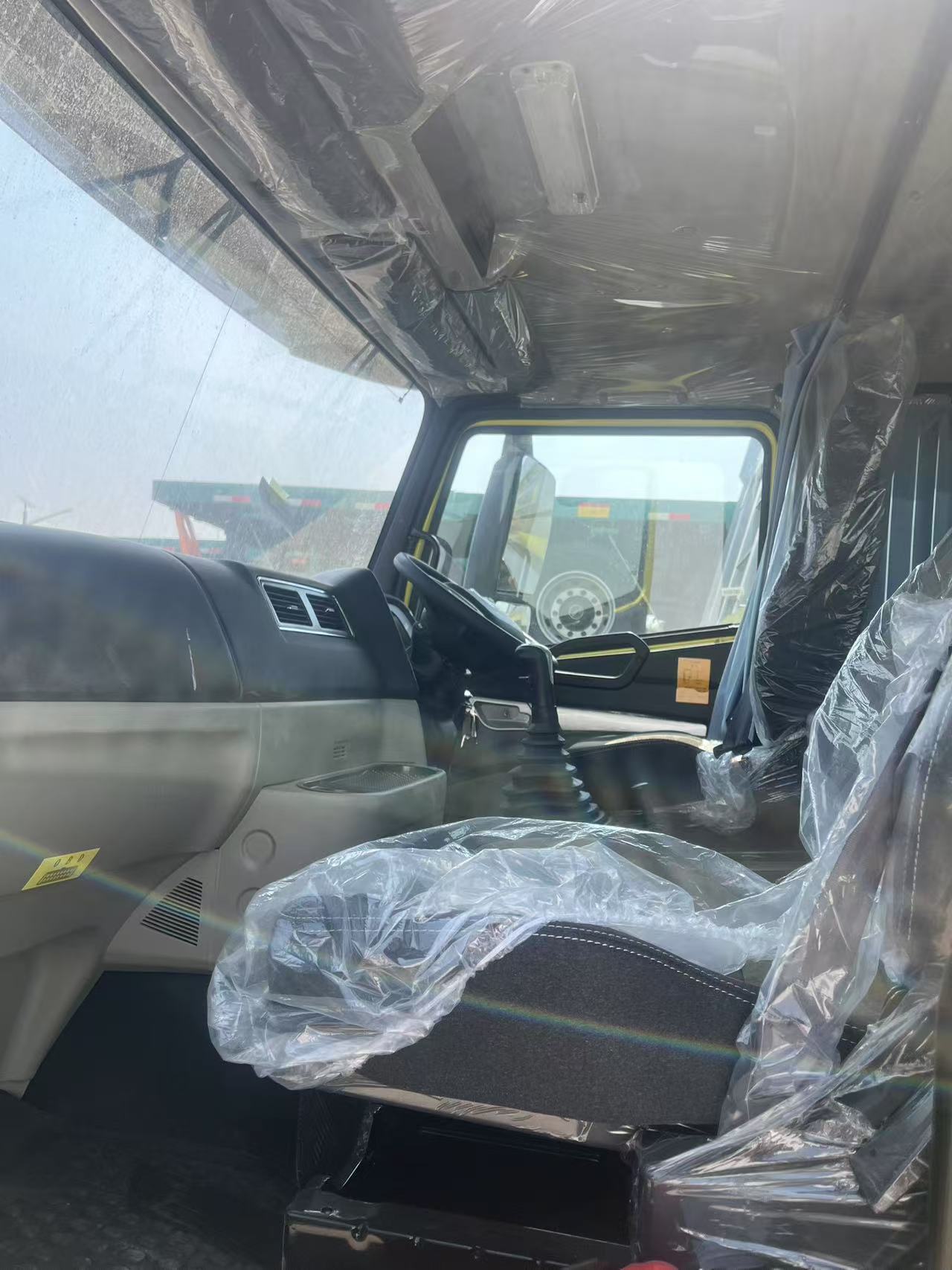Two Xcmg 20-Ton Cranes, Howo Dump Trucks, Shaanxi Automobile, Debao, Hongyan, Jieshi Wide-Body Mining Vehicles, Dongfeng Tianlong Kc for Purchase