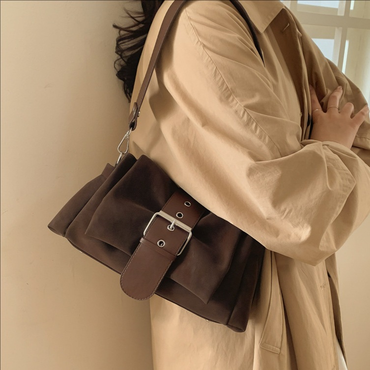 Estilo coreano simple relajado sensación de hombro único brazo bolso de palo de viaje versátil 2026 nuevo bolso de almohada cross-border
