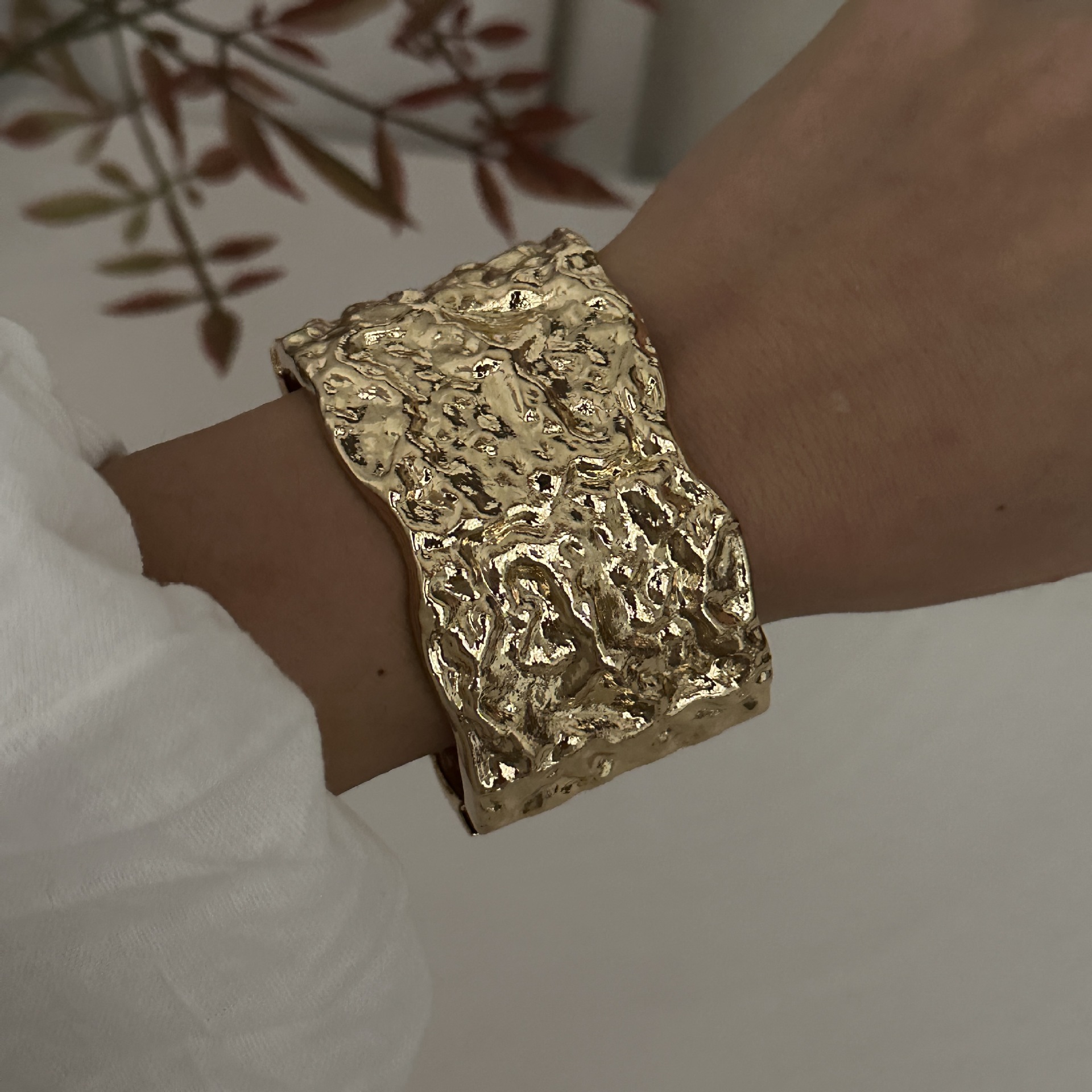 Exaggerated Solid Color Alloy Bangles Wholesale display picture 4