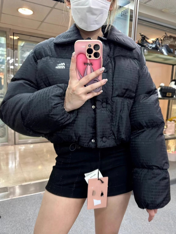 高品质MIU家秋冬新款提花满印羽绒服小众设计暗纹字母立领羽绒服|undefined