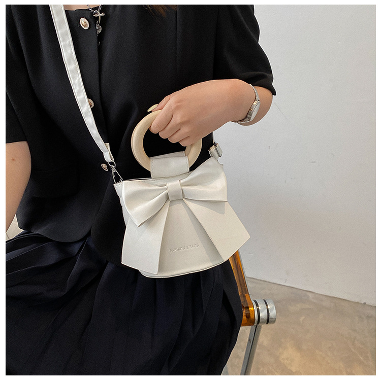 455g Weight Synthetic Leather Lining Material Sewing Thread Fashion Element Magnetic Buckle Closure Type Single Shoulder Strap, Double Handle Strap Type Bucket Bag Bags Type Casual Occasion Pu Leather Material Bow Knot Pattern All Seasons Season Women's Gender Elegant Style Bucket Shape Small Size Women's Small Pu Leather Bow Knot Elegant Sewing Thread Bucket Magnetic Buckle Bucket Bag 30