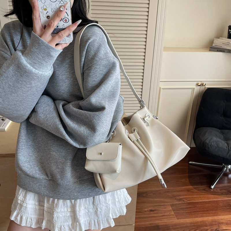 Bolso de cubo retro estilo Hong Kong 2025 verano nuevo bolso de hombro de color de contraste de moda bolso de mensajero de gran capacidad mujer