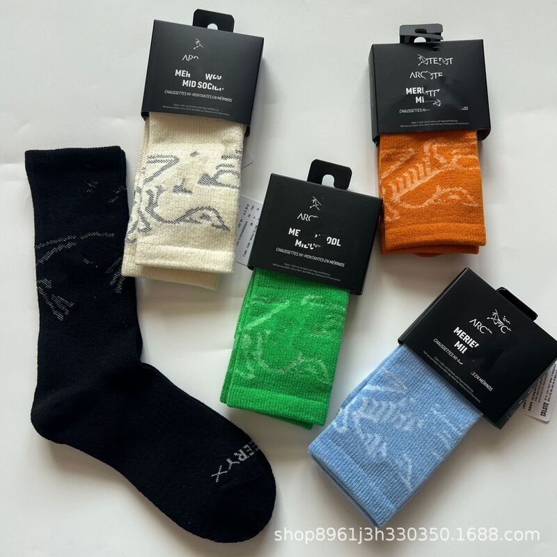 New product: Original men's and women's Merino wool socks, high-tube, chicken-bone structure, warm and breathable, professional socks for skiing and hiking New product: Original men's and women's Merino wool socks, high-tube, chicken-bone structure, warm and breathable, professional socks for skiing and hiking