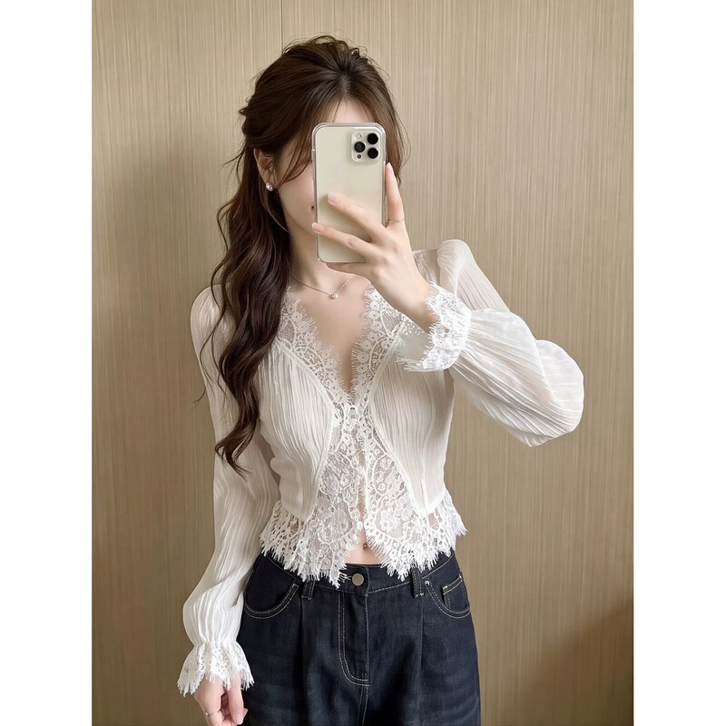 White lace patchwork V-neck top for women, suitable for spring and autumn, with a chic and mature style, short length, fitted waist, lantern sleeves, and long sleeves. Cross-border style