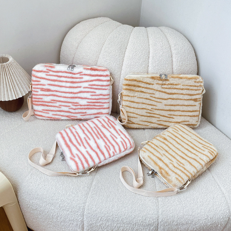 Fashionable Striped Computer Bag for Women 2026 New Model Soft Surface Commuter Laptop Crossbody Bag Tablet Storage Bag Inner Bag