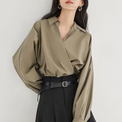 デザイン感の小さいシャツの女性の秋の服の新型のフランスの襟のシャツの高級な気質のシンプルで独特な通勤の上着