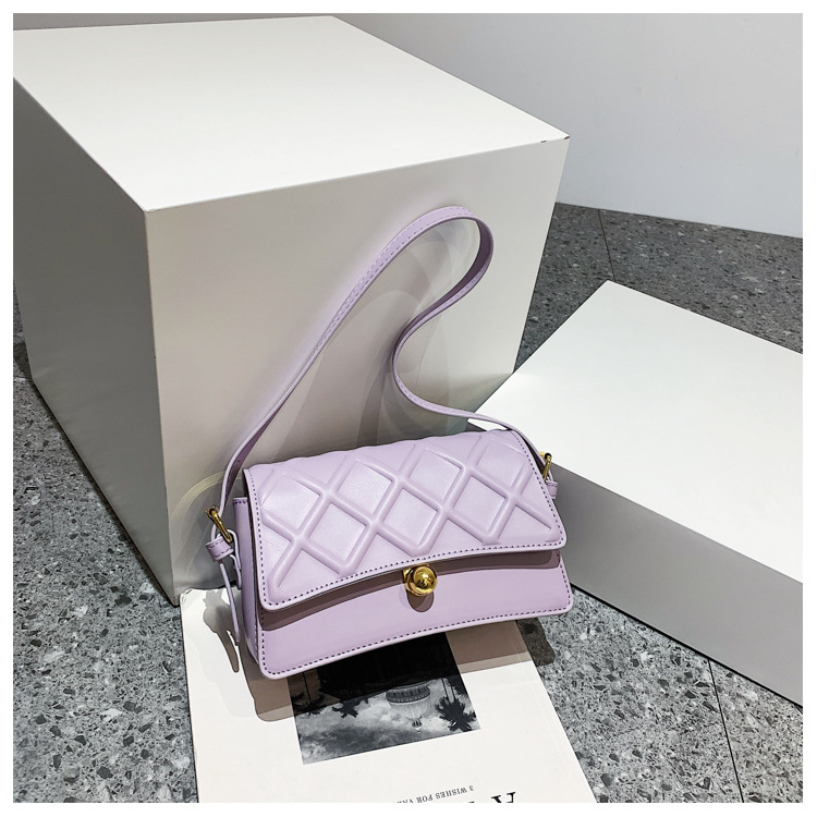 Women's Elegant Fashion Solid Color Lingge Soft Surface Square Magnetic Buckle Shoulder Bag Square Bag Pu Leather Shoulder Bags display picture 3