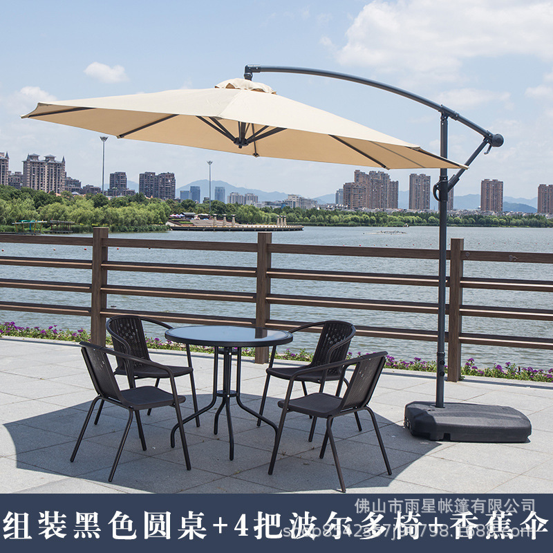 Mesas y sillas de exterior con paraguas y sillas de mimbre Sillas de exterior de tres piezas Balcón de ocio al aire libre Mesa de centro pequeña Mesa y sillas de patio de hierro forjado