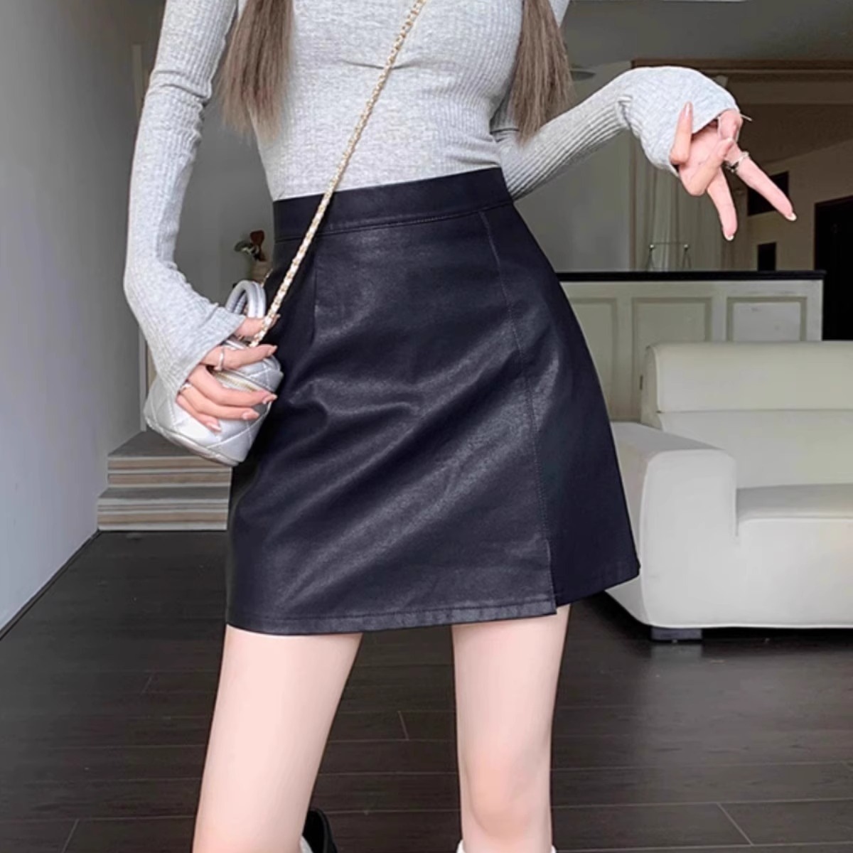 小个子皮裙女短裙秋冬pu皮冬季短款超短裙子包臀a字半身裙黑色冬a