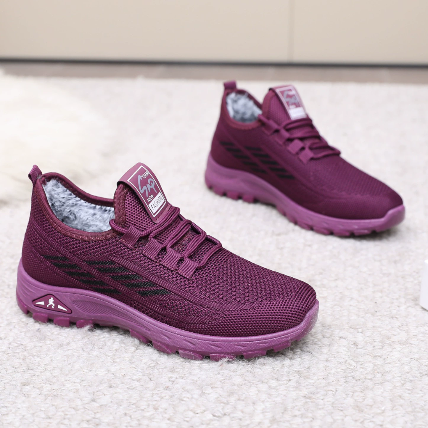 Старая пекинская обувь из ткани женская хлопчатобумажная обувь зимой среднего и пожилого возраста кроссовки плюс бархатная теплая противоскользящая спортивная повседневная хлопчатобумажная обувь для пожилых людей