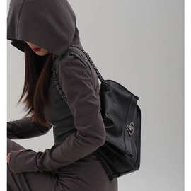 软皮小众腋下包女黑色链条单肩斜挎包图片款收藏关注优先发货磁扣