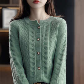 2025年秋冬新款女圆领开衫珍珠扣麻花外套宽松慵懒风针织羊毛衣衫