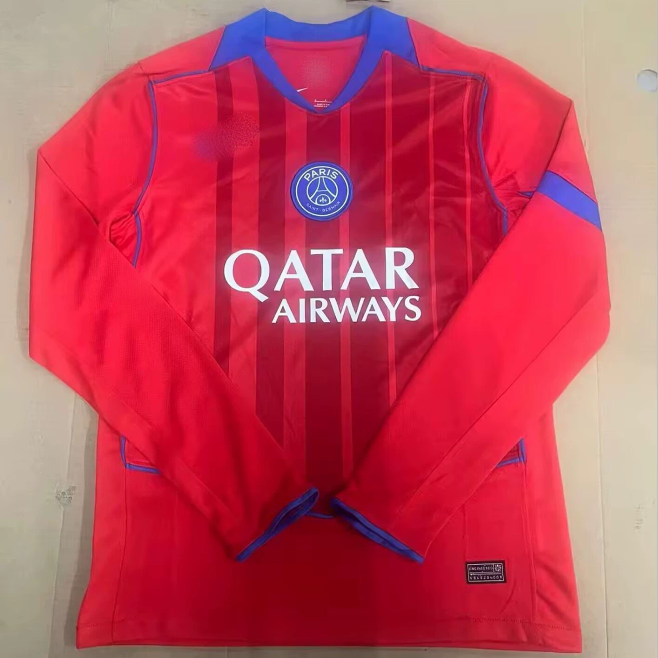 Популярная версия 2526 футбольных длинных рукавов тайская версия Arsenal Royal M Paris Atletico Madrid Man L Miami Mexico Chelsea New York
