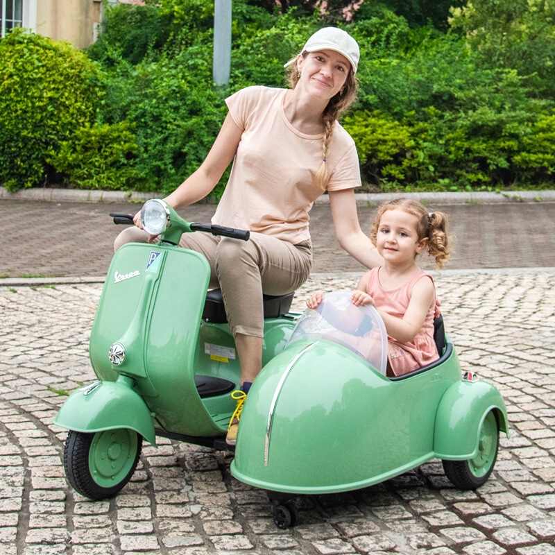 ローマの休日子供用電動バイクレトロベビーカーVESP三輪車二人乗りおもちゃは二人で座ることができます|undefined