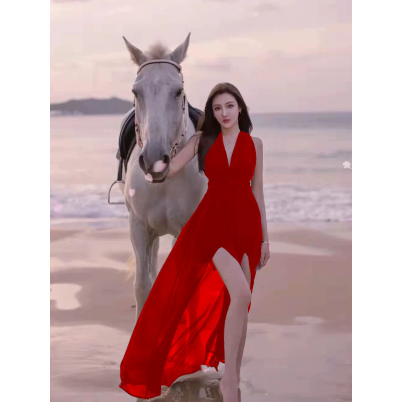 三亚沙漠海边度假沙滩裙小个子露背红色挂脖吊带连衣裙女夏季长裙