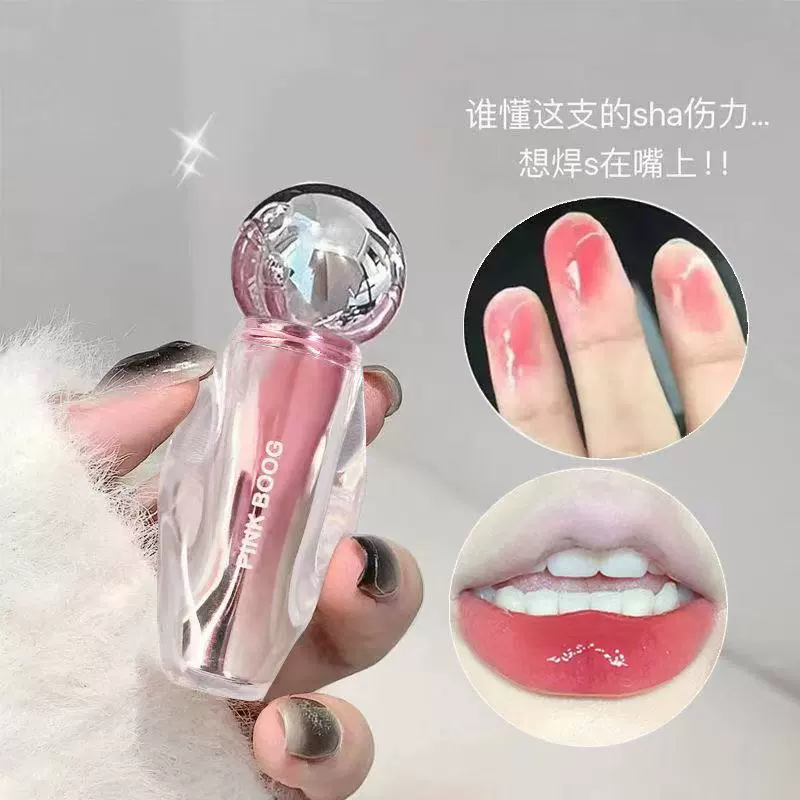 Бальзам для губ? actually lipstick mirror effect? The input: "Bulb, moisturizing lip gloss contains rose, lipstick, mirror effect, does not fade" Translate preserving meaning and format: [Type of product] + [Brand] + [Model] + [1–2 key product features] but we lack brand/model. We should keep similar: