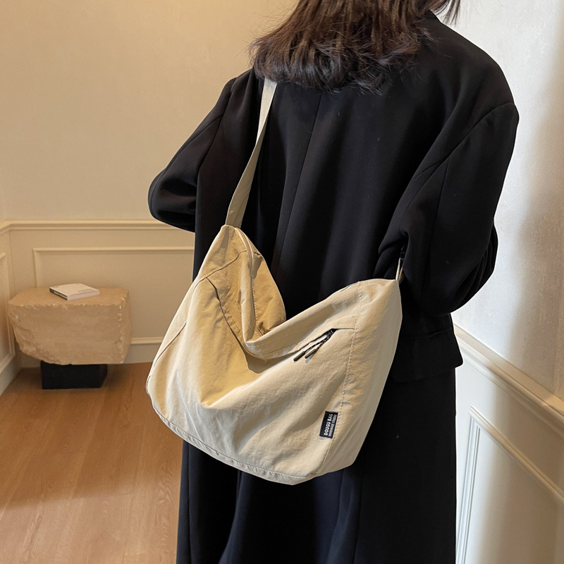 Japanese Style Casual Waterproof Nylon Crossbody Messenger Bag, Women's Designer Niche Retro Commuter Dumpling Shoulder Bag - Thumbnail 8