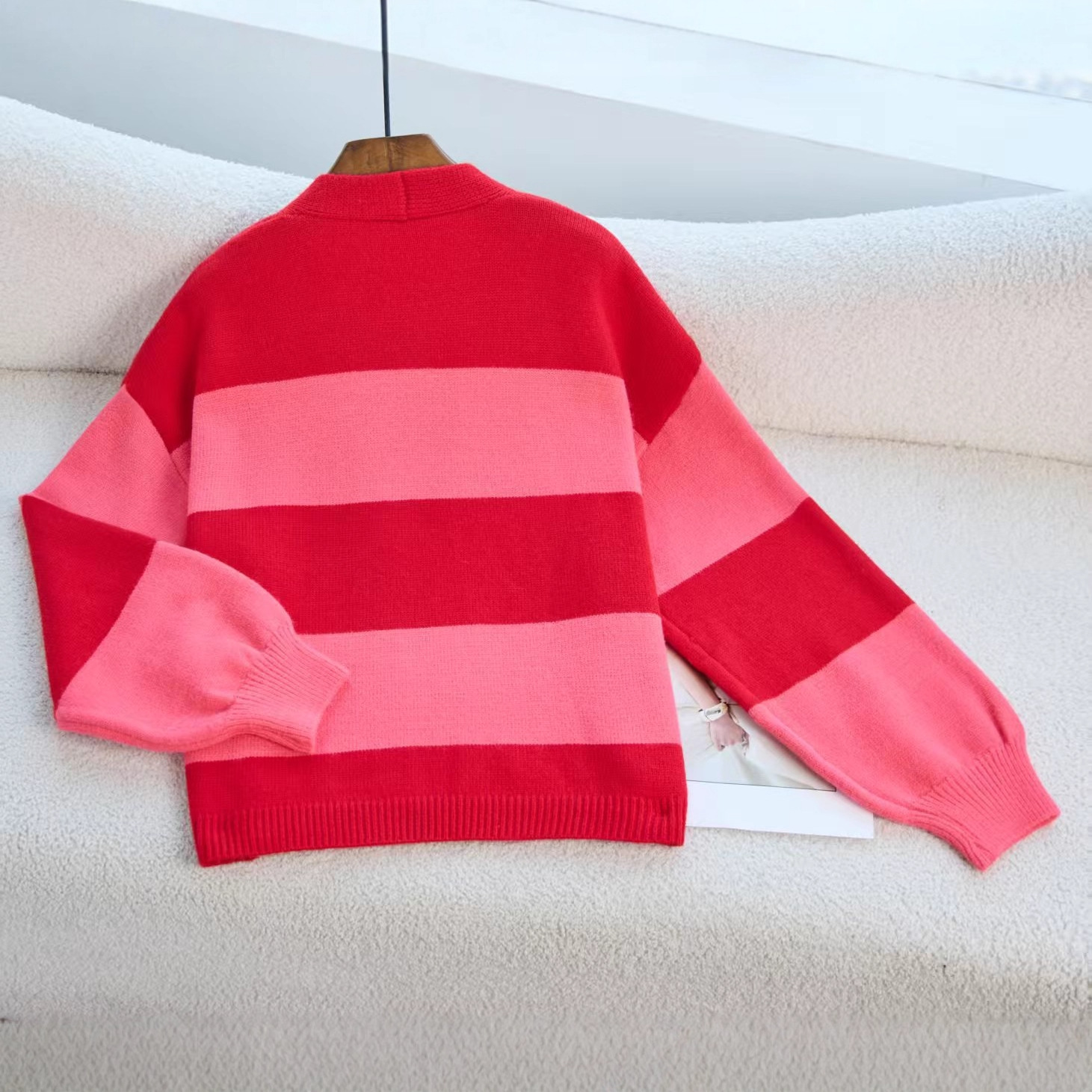 Amazon otoño y invierno nuevo tamaño grande cardigan de punto de mujer Europa y América comercio exterior contraste de color suéter de manga larga chaqueta mujer image 5