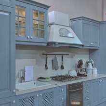 海博工厂专业生产烤漆实木复合多层和原木橱柜及柜门