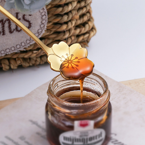 W creative stainless steel long handle golden flower-shaped spoon mixing spoon cherry blossom heart-shaped spoon rose spoon gold-plated logo