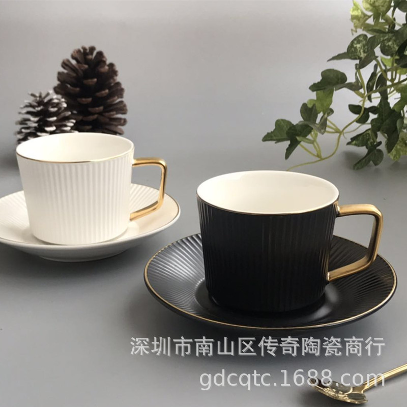 De estilo europeo pequeño borde dorado de lujo a rayas taza de café y platillo traje de cerámica del hogar juego de té de la tarde aparato