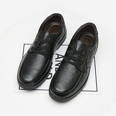 男性の丸い牛革の男性のカジュアルな靴の前のひもの厚い底の靴の通気性の平と男性の靴の工場は卸売りします。