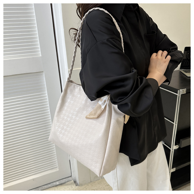 2024 Summer New Fashion Scarf Handheld One Shoulder Large Capacity Tote Bag Women's Bag Mixed Batch_voghion.com
