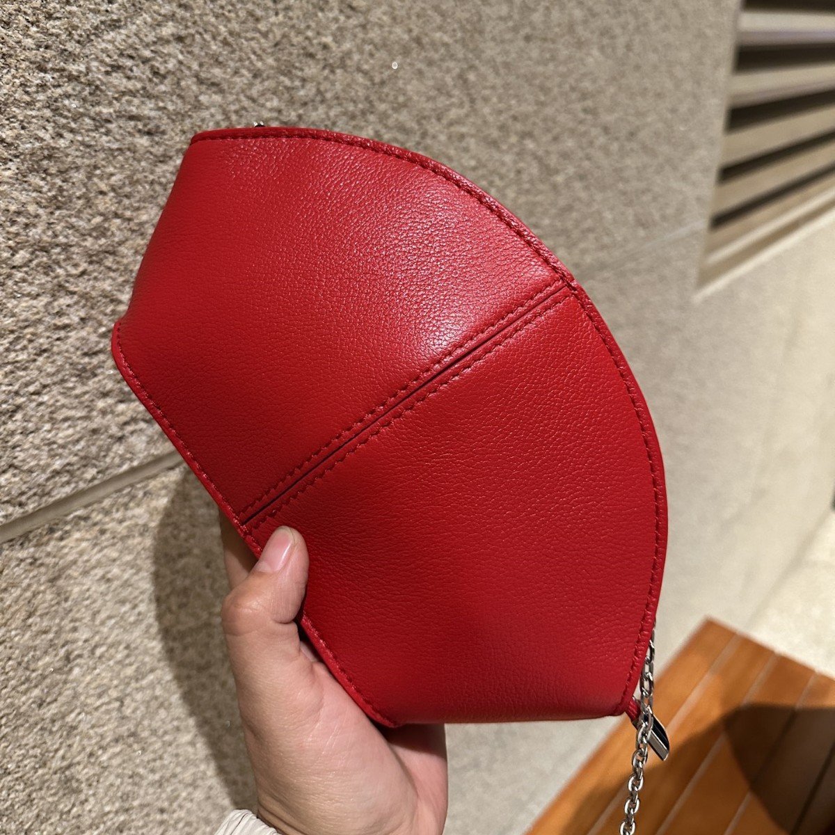 1등급 소가죽 쉘백, 샤오홍슈에서 인기 있는 레드 컬러 핸드 클러치 동전 지갑, 미니멀리스트 스타일 체인 크로스백