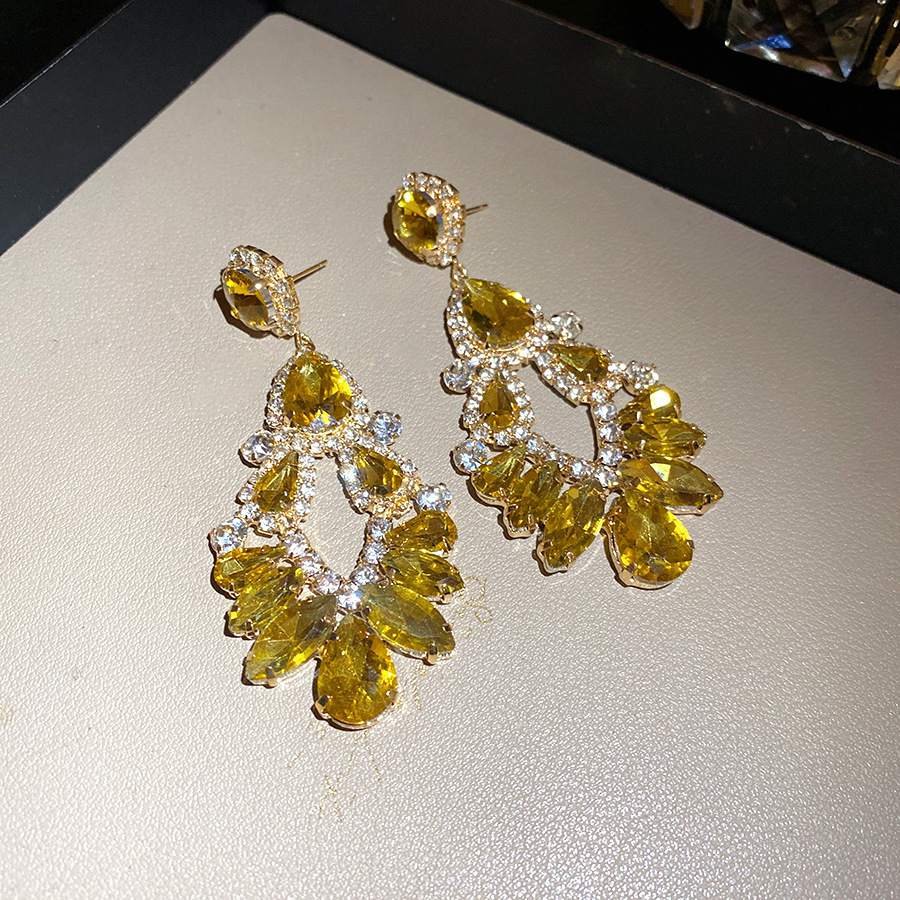 Agujas de plata transfronterizas flores de zircón aretes de bordillo estilo de moda pernos de auriculares lujosos de alto nivel de diseño de auriculares nicho