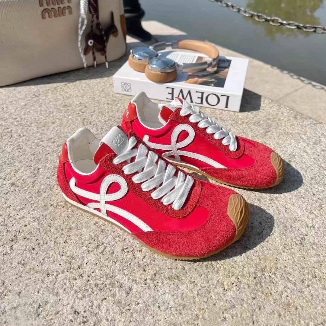 Estación europea 2025 primavera nuevo super fuego retro Gump zapatos de mujer ligero deportes casuales de moda versátil zapatos de entrenamiento alemán