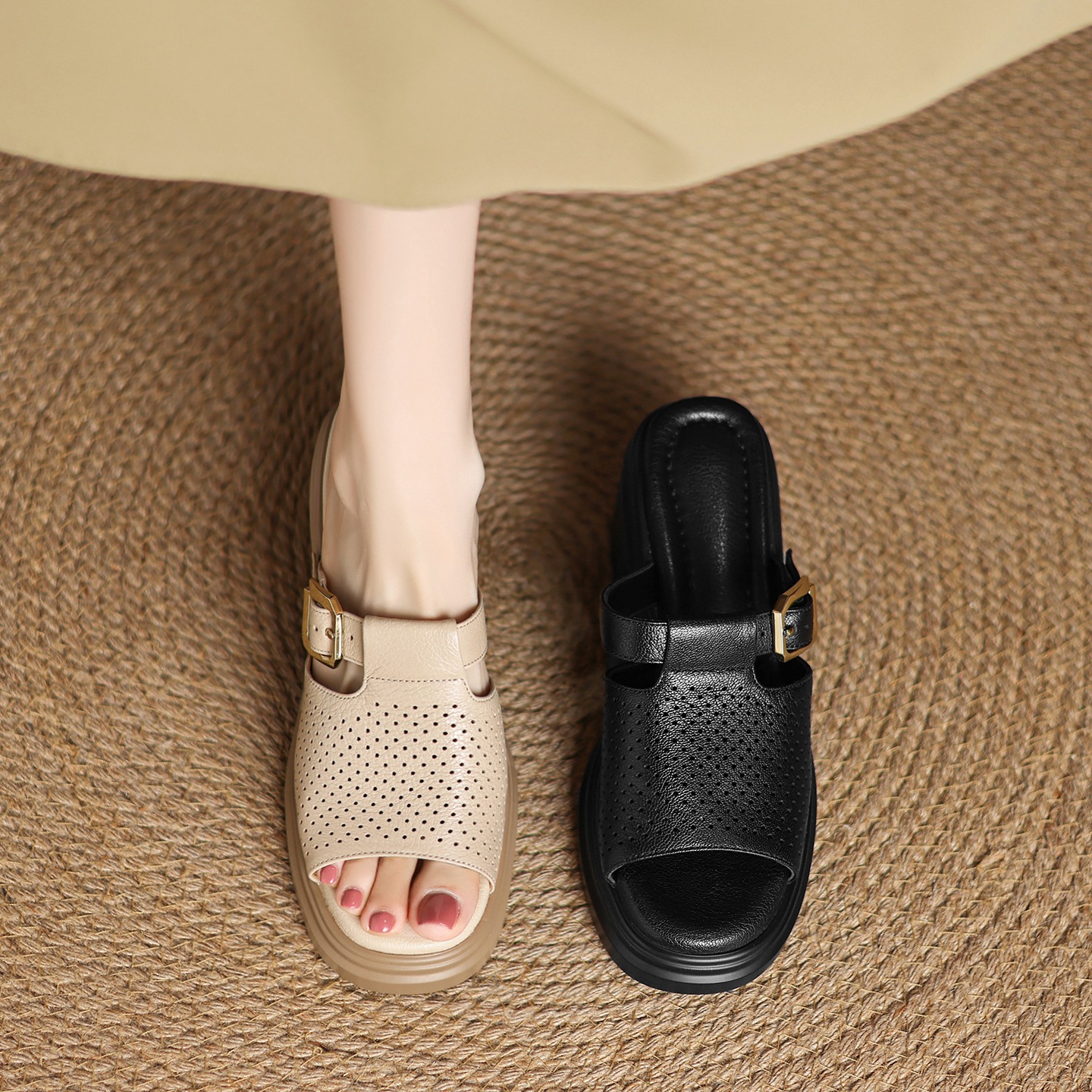 复古露趾羊皮粗跟凉鞋女夏季新款镂空洞洞鞋皮带扣高跟鞋跨境外贸