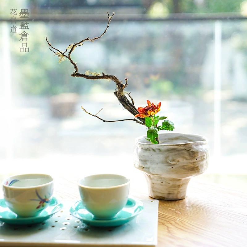 Керамическое ручное замешивание нерегулярной чаши Цветочный сосуд дзен Стиль Китайский Японский Стиль Цветочный сосуд цзяньшань цветочный сосуд Высокая пластина для ног