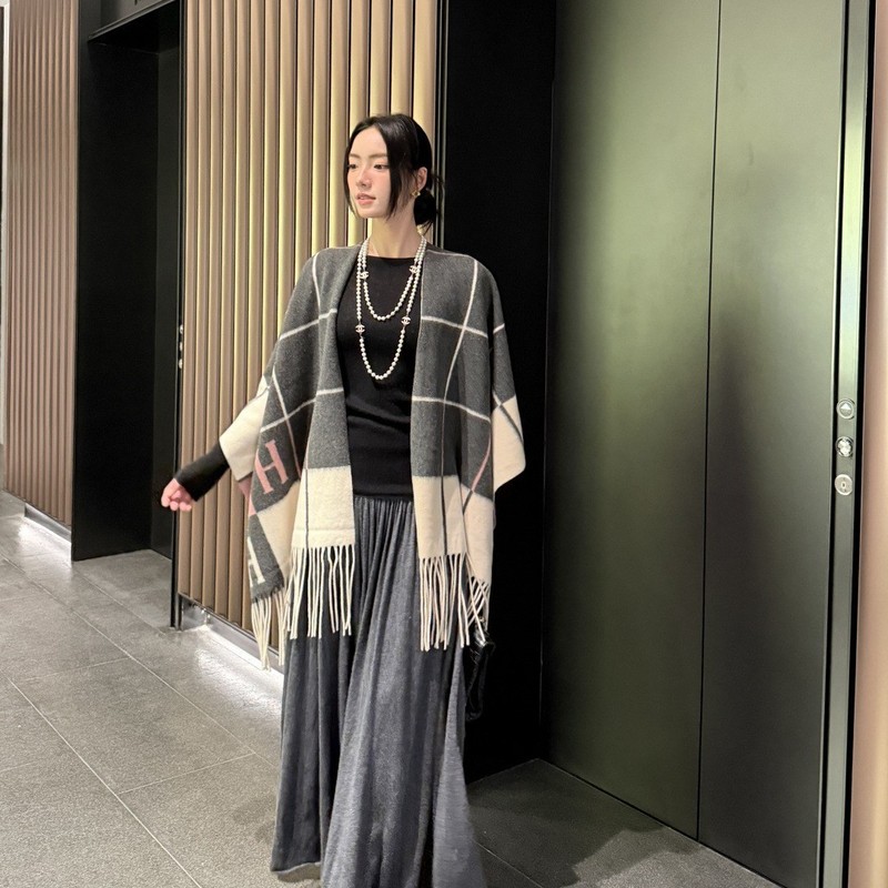 新款拼色流苏仿羊绒披肩女秋冬季韩版时尚百搭高级感保暖披风斗篷|undefined
