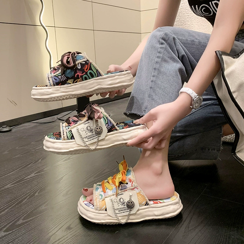 2024 персонализированные тапочки на толстой подошве с граффити для женской летней верхней одежды, новые парусиновые сандалии, популярные в Интернете молочные туфли в стиле знаменитостей