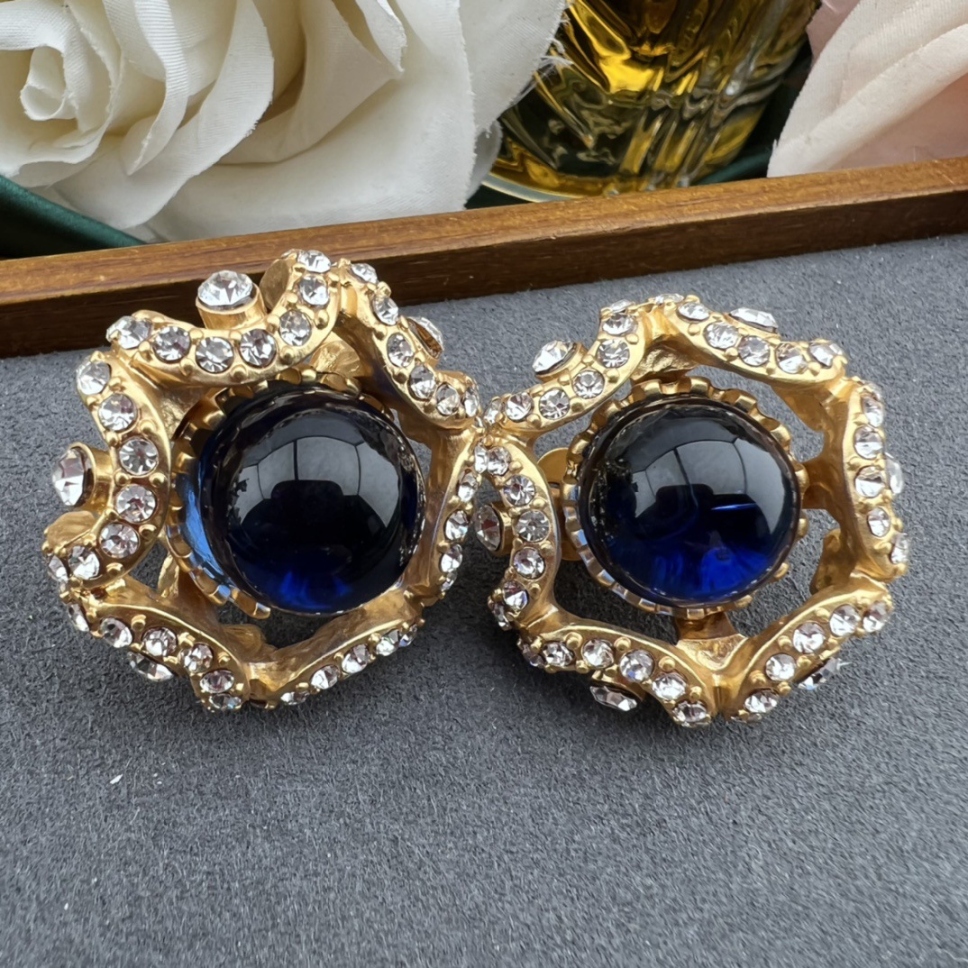 Vintage Style Flower Alloy Inlay Rhinestones Women's Ear Studs 1 Pair display picture 5