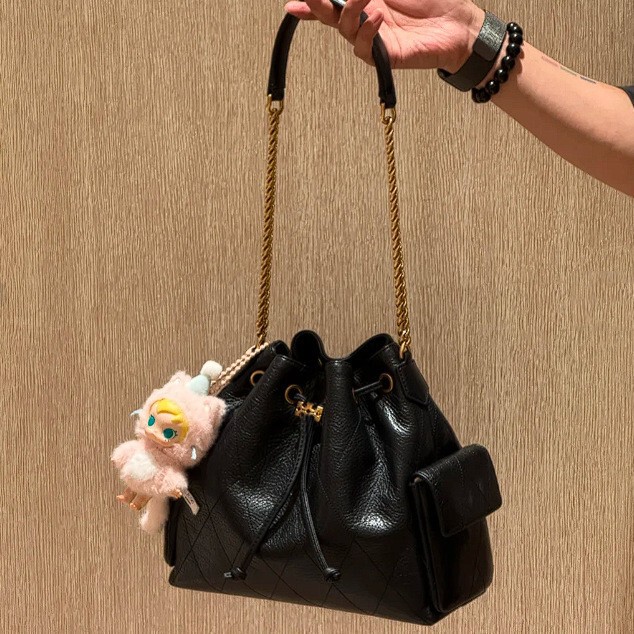 2026 new model TB women's bag, cowhide quilted drawstring bucket bag, trendy simple shoulder chain hobo bag 2026 new model TB women's bag, cowhide quilted drawstring bucket bag, trendy simple shoulder chain hobo bag