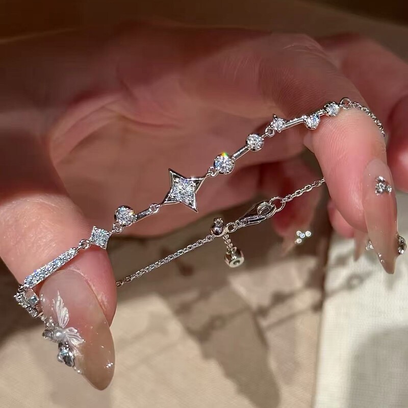 Sparkling starburst diamond bracelet for women, cool and understated, niche and high-end, elegant and versatile jewelry Sparkling starburst diamond bracelet for women, cool and understated, niche and high-end, elegant and versatile jewelry
