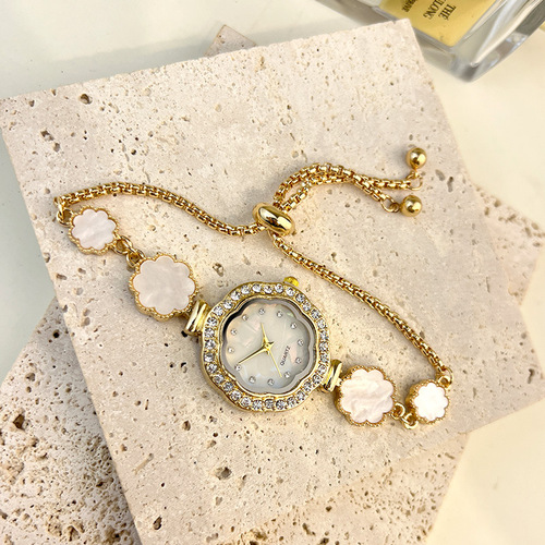 Fashionable lady's minimalist temperament flower bracelet watch, foreign trade fashion factory wholesale quartz watch, dropshipping one piece.