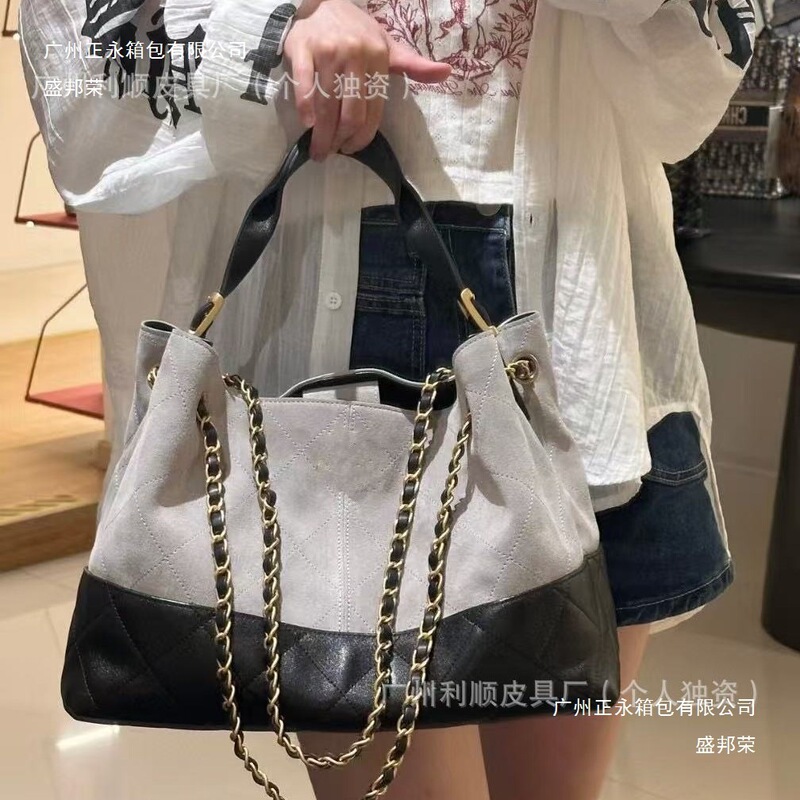 广州高版2小香麂皮双拼色菱格托特包hobo菱格链条横版女包|undefined