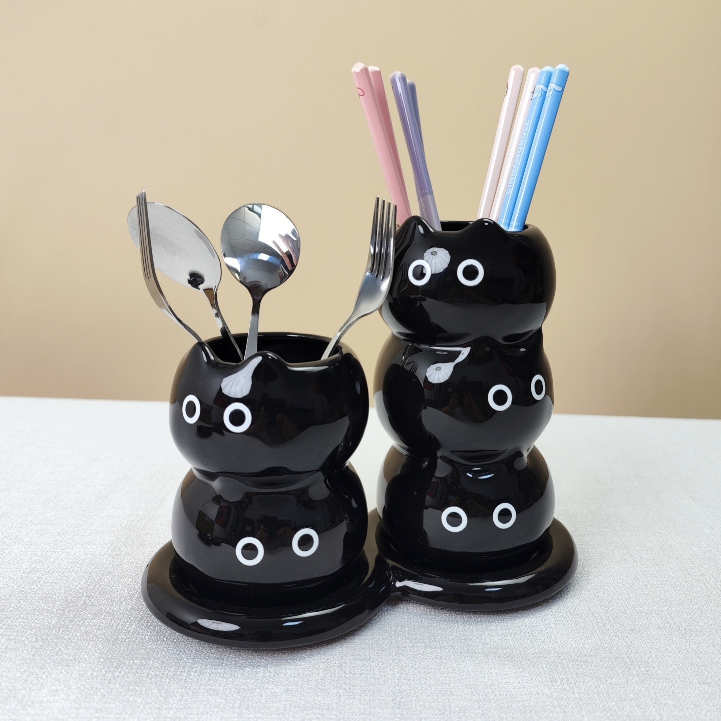 Creative Siamese cat ceramic household chopstick tube knife, fork and spoon storage rack restaurant table countertop storage ceramic ornaments