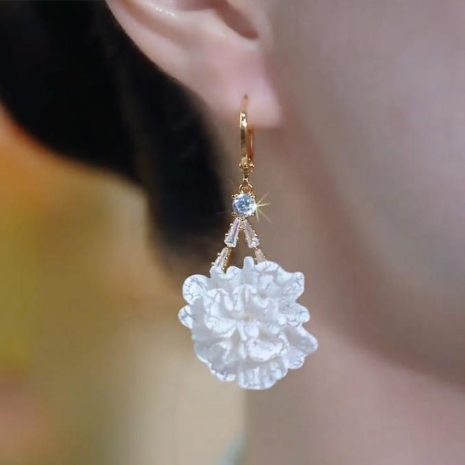锆石白色花朵耳环2025新款爆款锆石耳扣时尚百搭设计感超仙耳饰女
