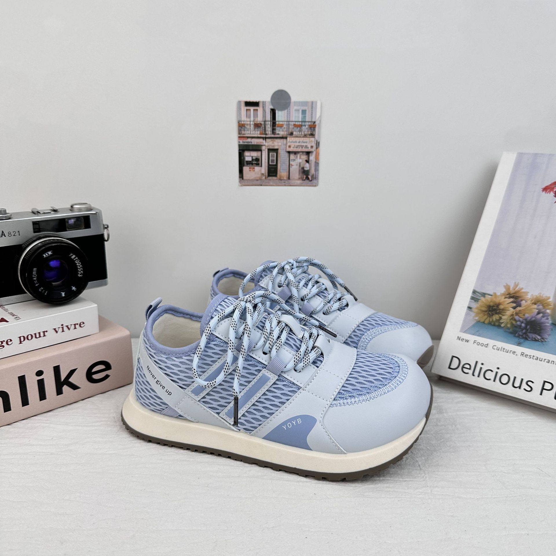 Zapatos casuales transpirables de malla de ondas distantes para mujeres 2025 verano nuevo estilo de moda correa de cabeza redonda con suela suave zapatos de skate portátiles