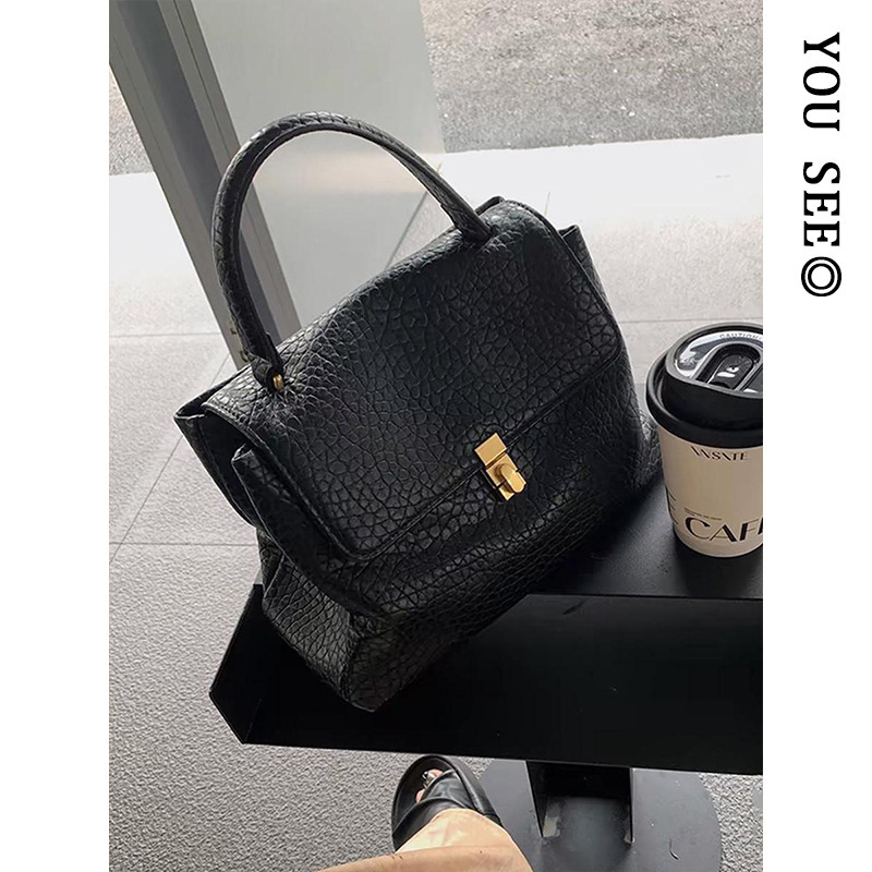 Black Large Capacity Pitot Bag Women's 2024 New Autumn and Winter High-end Fashion Commuter Crossbody Bag