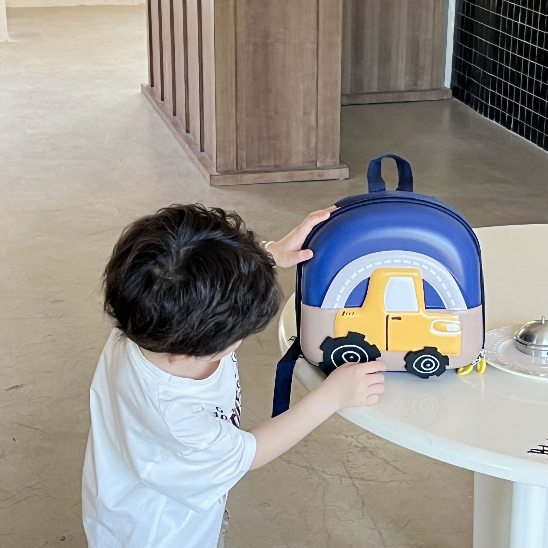 Nuevo jardín de infantes mochila animada encantadora mochila de coches mochila de almuerzo mini mochila de bebé